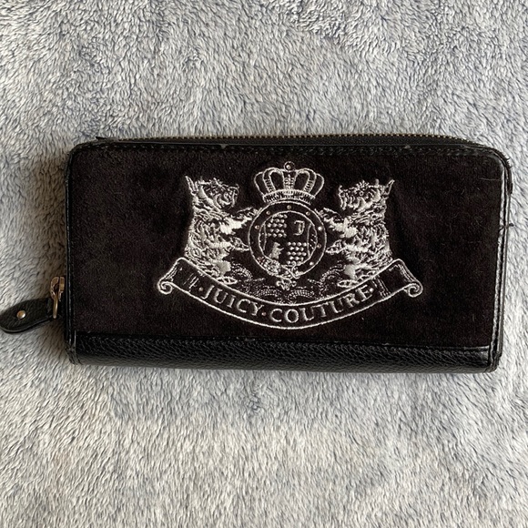 Juicy Couture Handbags - JUICY COUTURE💫Y2K Black Zip Around Princess Velour Wallet